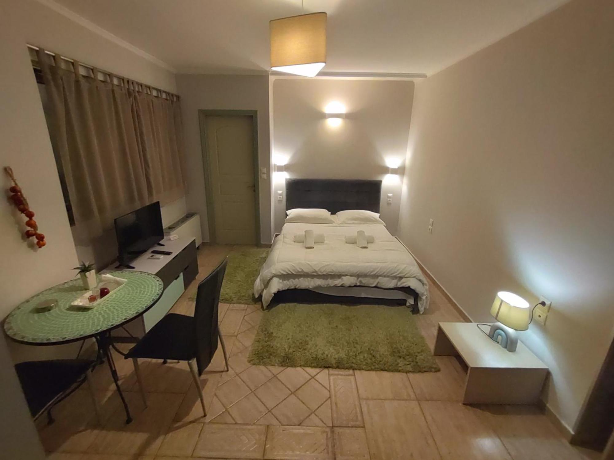 Central Studio - Fully Equiped. Ideal For Couples Patras Exterior foto
